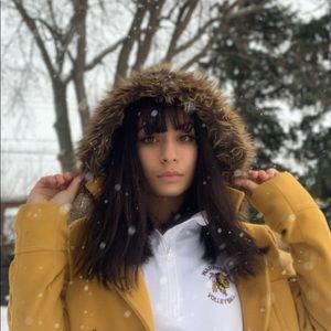 Meet your Posher, Dina